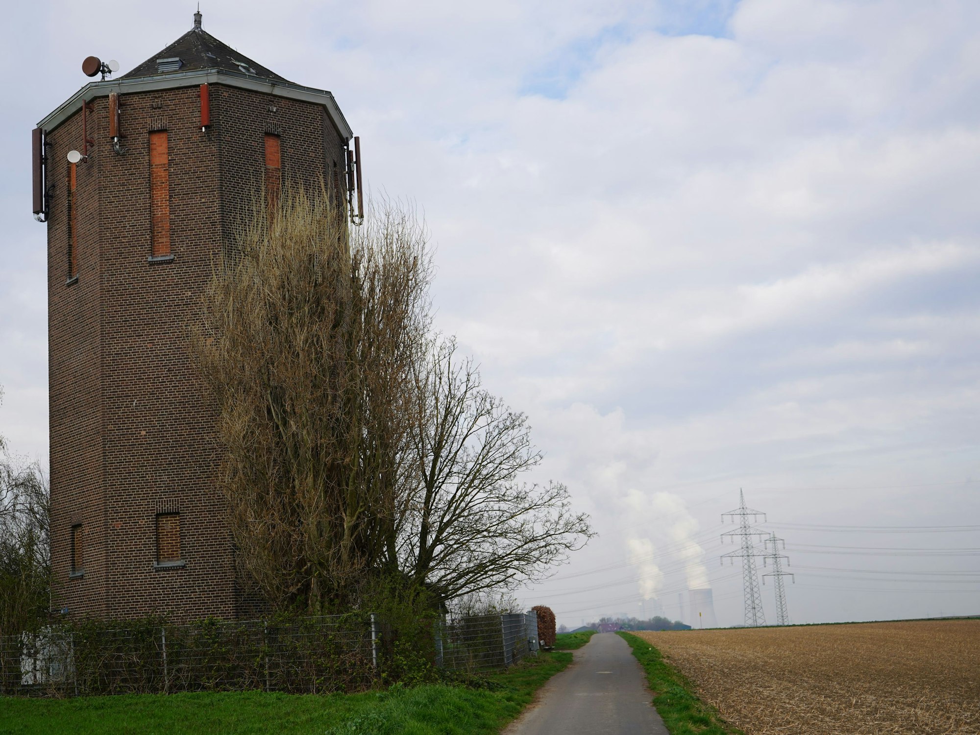 Das Bild zeigt den Wasserturm in Bergheim-Glessen.