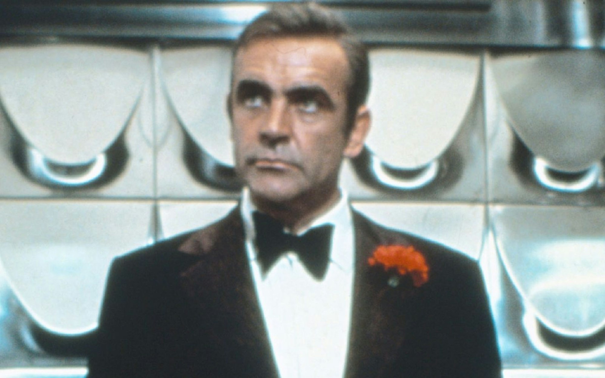 Elegant und mit vollendeten Manieren legt James Bond (Sean Connery) alle Bösewichte aufs Kreuz. (Bild: RTL / 1971 Danjaq, LLC and Metro-Goldwyn-Mayer Studios Inc.)
