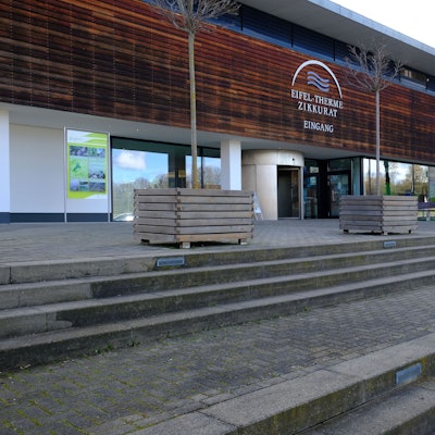 Eingangsbreich der Eifeltherme Zikkurat in Mechernich-Firmenich.