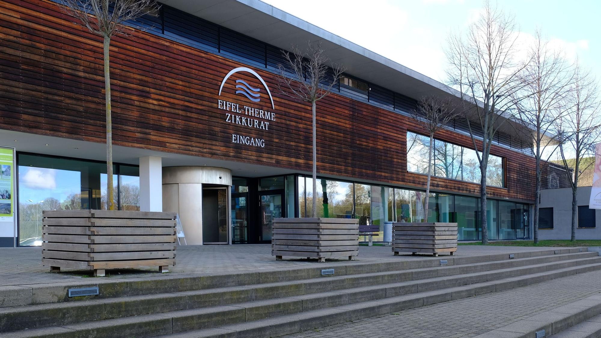 Eingangsbreich der Eifeltherme Zikkurat in Mechernich-Firmenich.