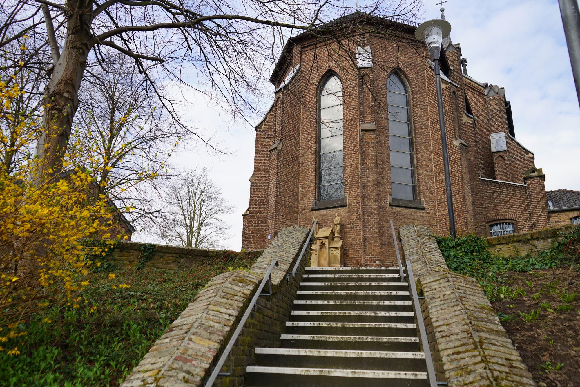 Das Bild zeigt die Kirche Sankt Pankratius.