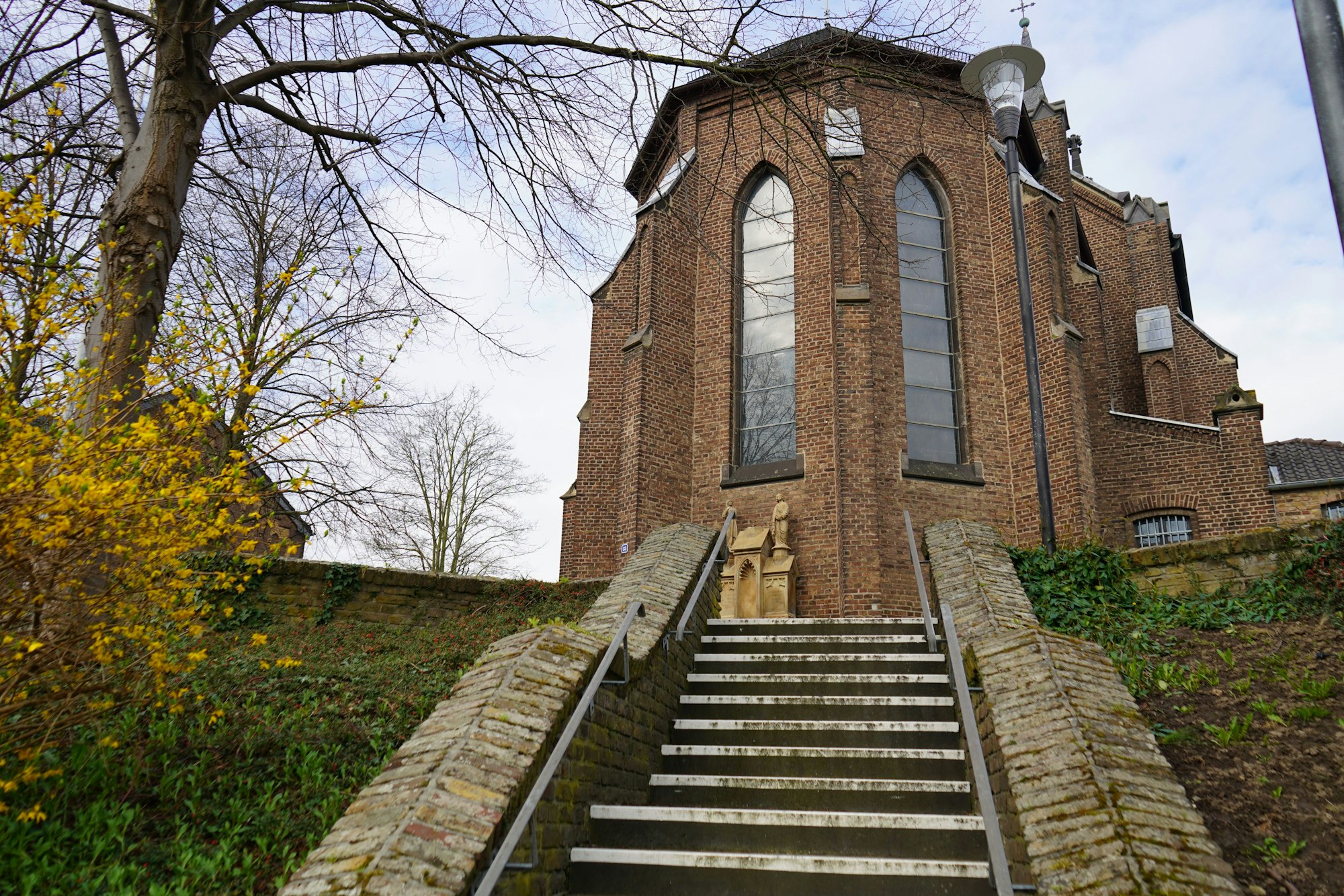 Das Bild zeigt die Kirche Sankt Pankratius.