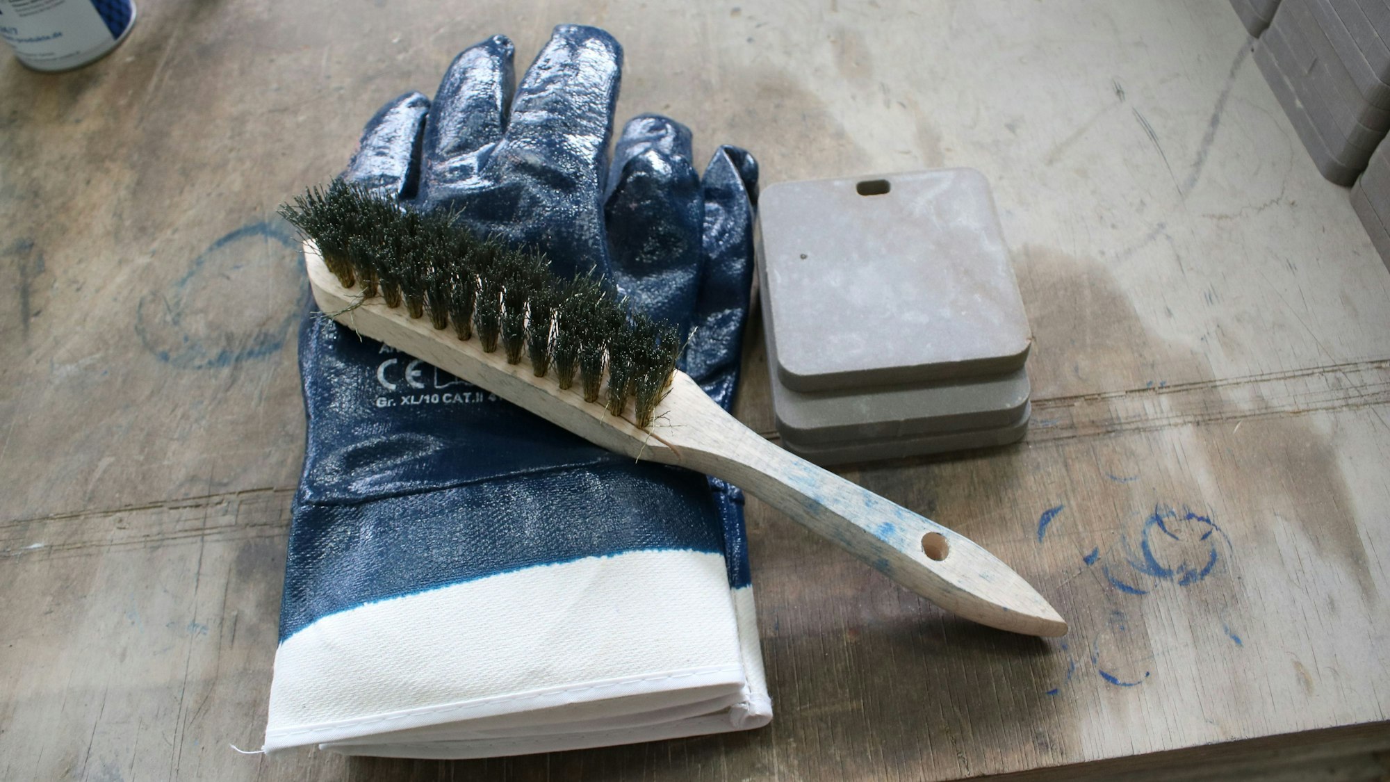 Eine Messingbürste.