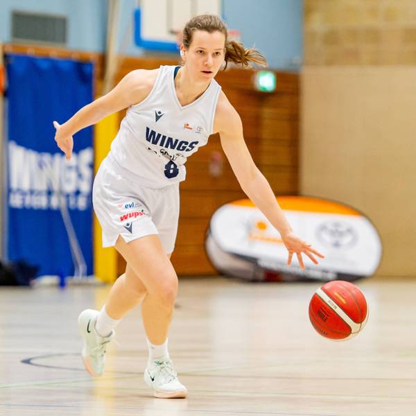 Zoe Hartmann Wings Leverkusen,No.08 am Ball DEU, Leverkusen, 14.12.2025 Basketball, Damen 2.Bundesliga Nord, 12. Spieltag, Wings Leverkusen - TUS Lichterfelde *** Zoe Hartmann Wings Leverkusen,No 08 on the ball DEU, Leverkusen, 14 12 2025 Basketball, Women 2 Bundesliga Nord, 12 Matchday, Wings Leverkusen TUS Lichterfelde