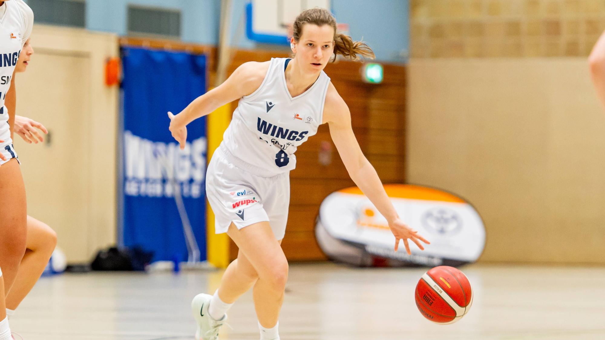 Zoe Hartmann Wings Leverkusen,No.08 am Ball DEU, Leverkusen, 14.12.2025 Basketball, Damen 2.Bundesliga Nord, 12. Spieltag, Wings Leverkusen - TUS Lichterfelde *** Zoe Hartmann Wings Leverkusen,No 08 on the ball DEU, Leverkusen, 14 12 2025 Basketball, Women 2 Bundesliga Nord, 12 Matchday, Wings Leverkusen TUS Lichterfelde