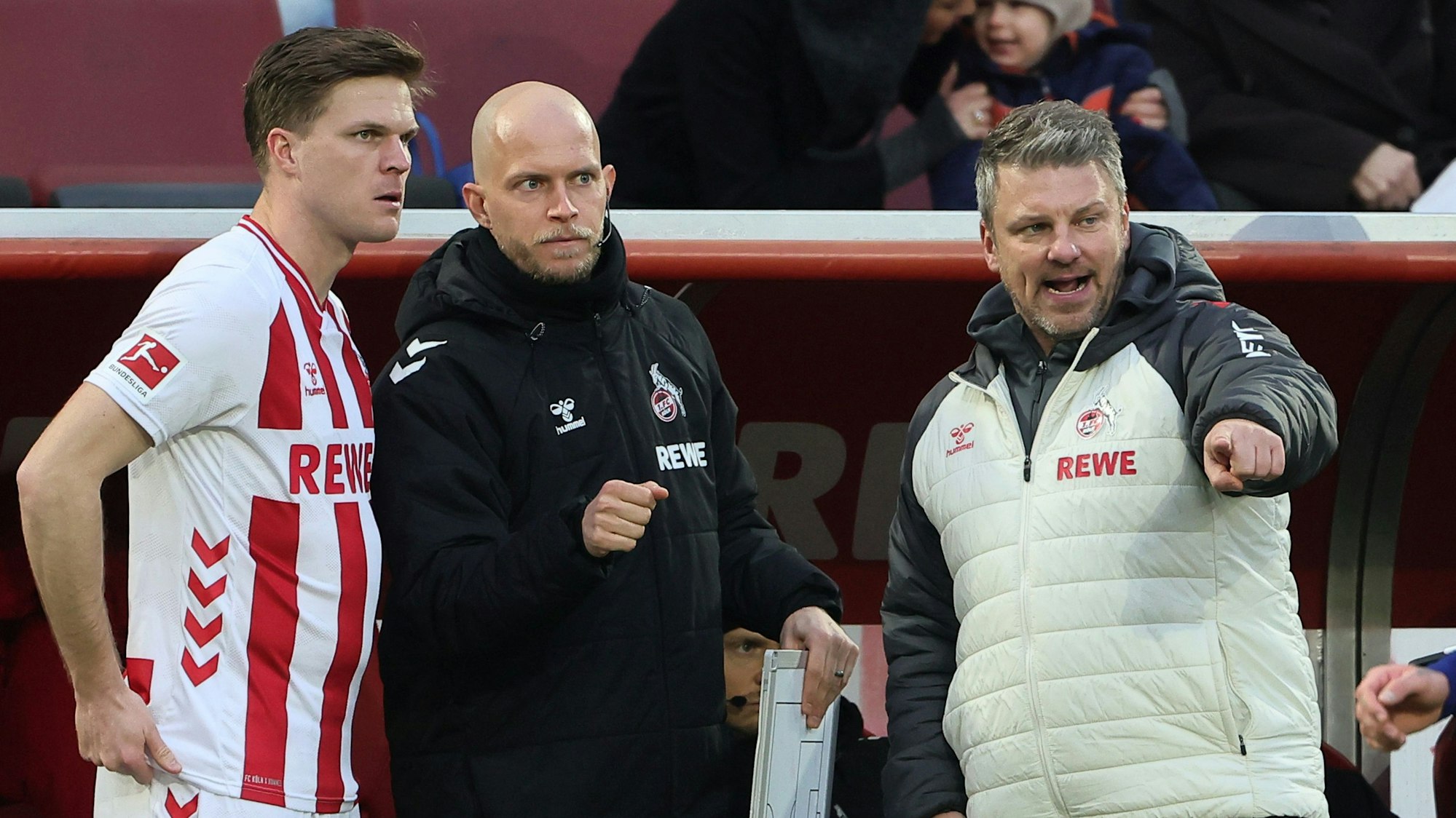 Rene Wagner (M.) hat nach dem 3:3 im Derby gegen Borussia Mönchengladbach Lukas Kwasniok (r.) beerbt.