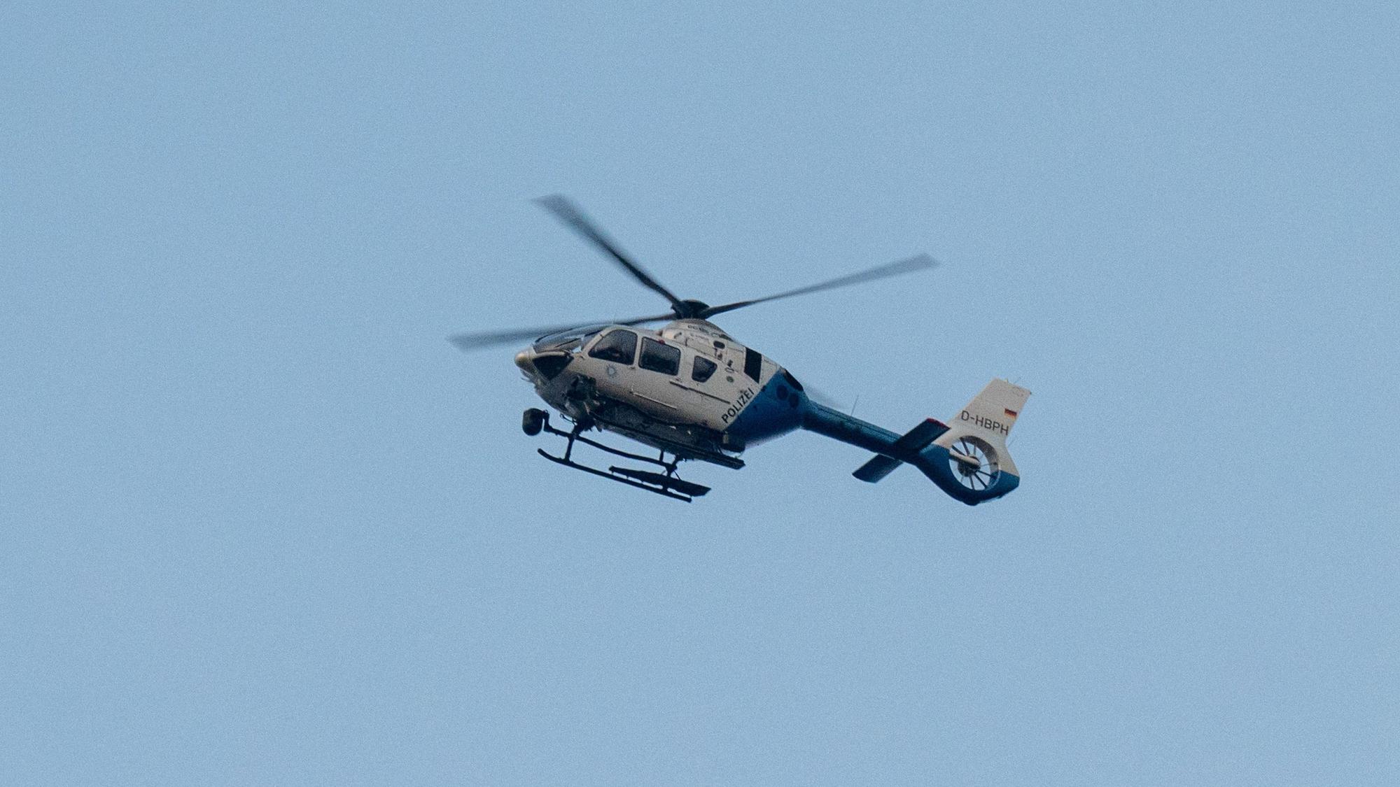 In Mönchengladbach ist ein Polizeihubschrauber zum Einsatz gekommen (Symbolbild).