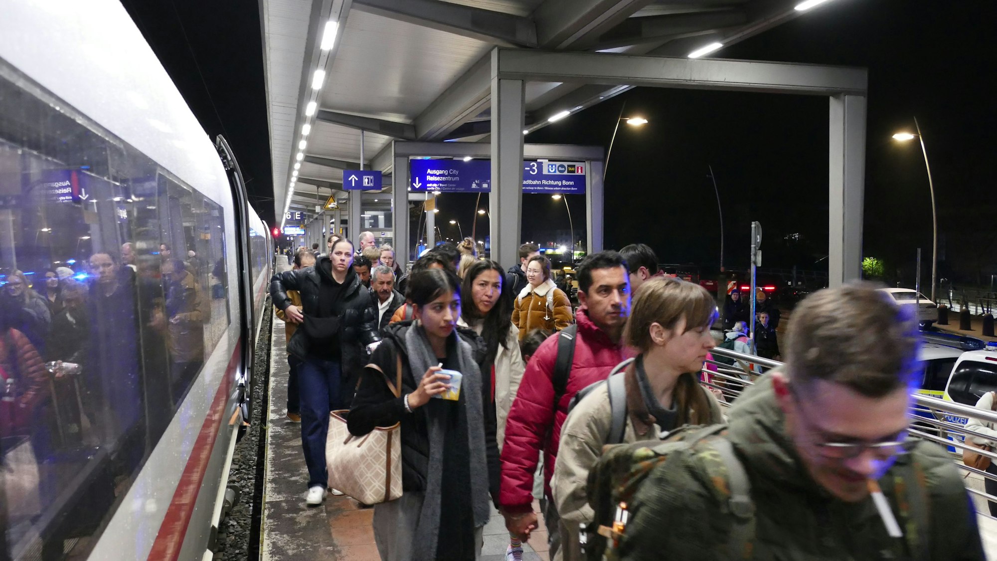 Der ICE wurde nach einiger Zeit geräumt.