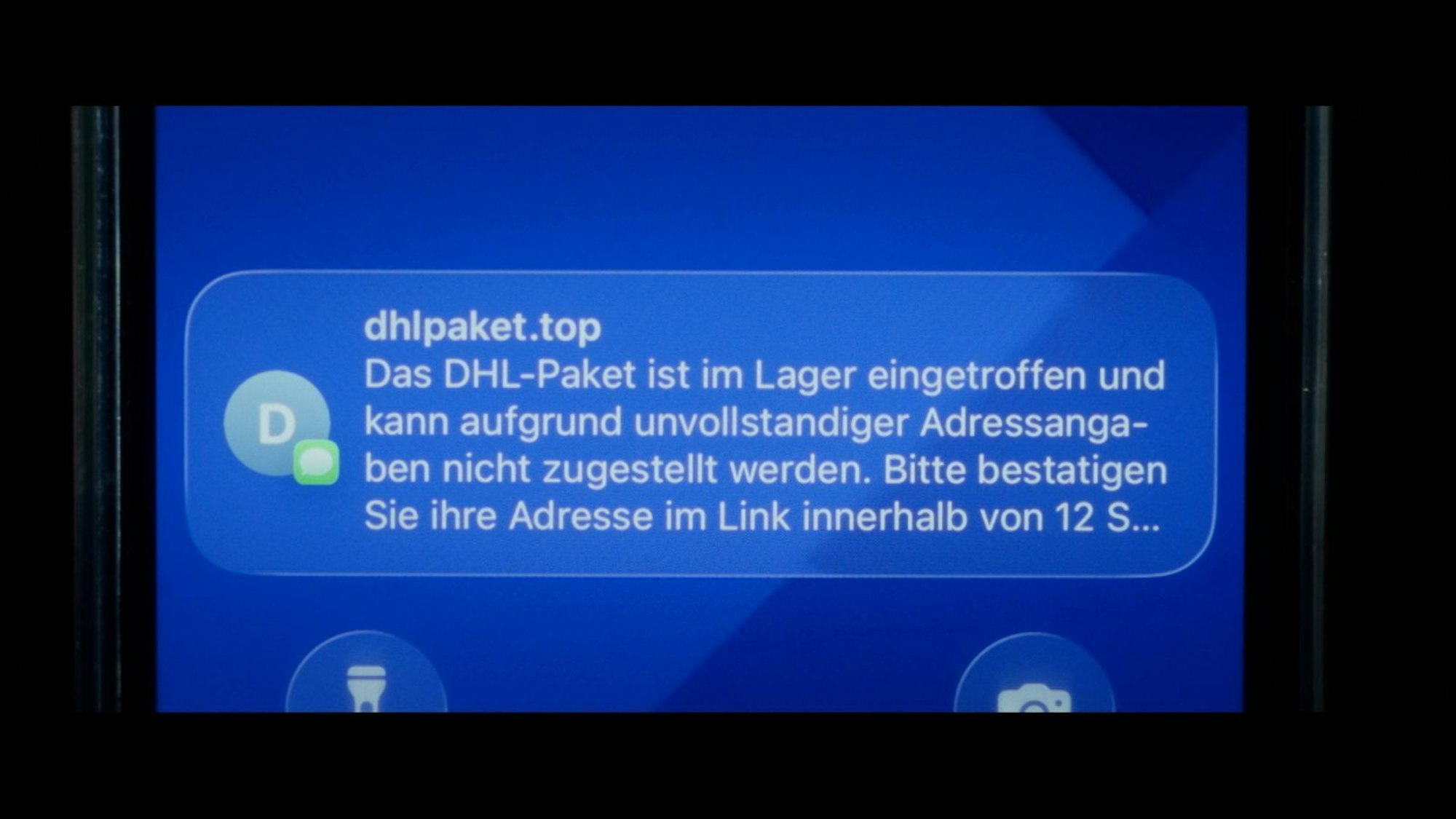 Eine gefälschte SMS-Nachricht kann Nutzern schnell zum Verhängnis werden. (Bild: BR)