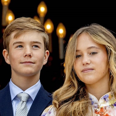 Prinz Vincent und Prinzessin Josephine schauen in die Ferne.