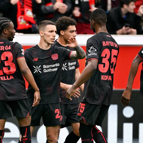 Fussball, Bundesliga, Deutschland, Herren, Saison 2025/2026, 28. Spieltag, BayArena Leverkusen: Bayer Leverkusen - VfL Wolfsburg Jubel Alejandro Grimaldo LEV nach seinem Tor zum 1:1 durch Elfmeter. Jubel, Freude, Aktion. *** Football, Bundesliga, Germany, Men, Season 2025 2026, 28 Matchday, BayArena Leverkusen Bayer Leverkusen VfL Wolfsburg Cheers Alejandro Grimaldo LEV after his goal to 1 1 by penalty kick Cheers, joy, action