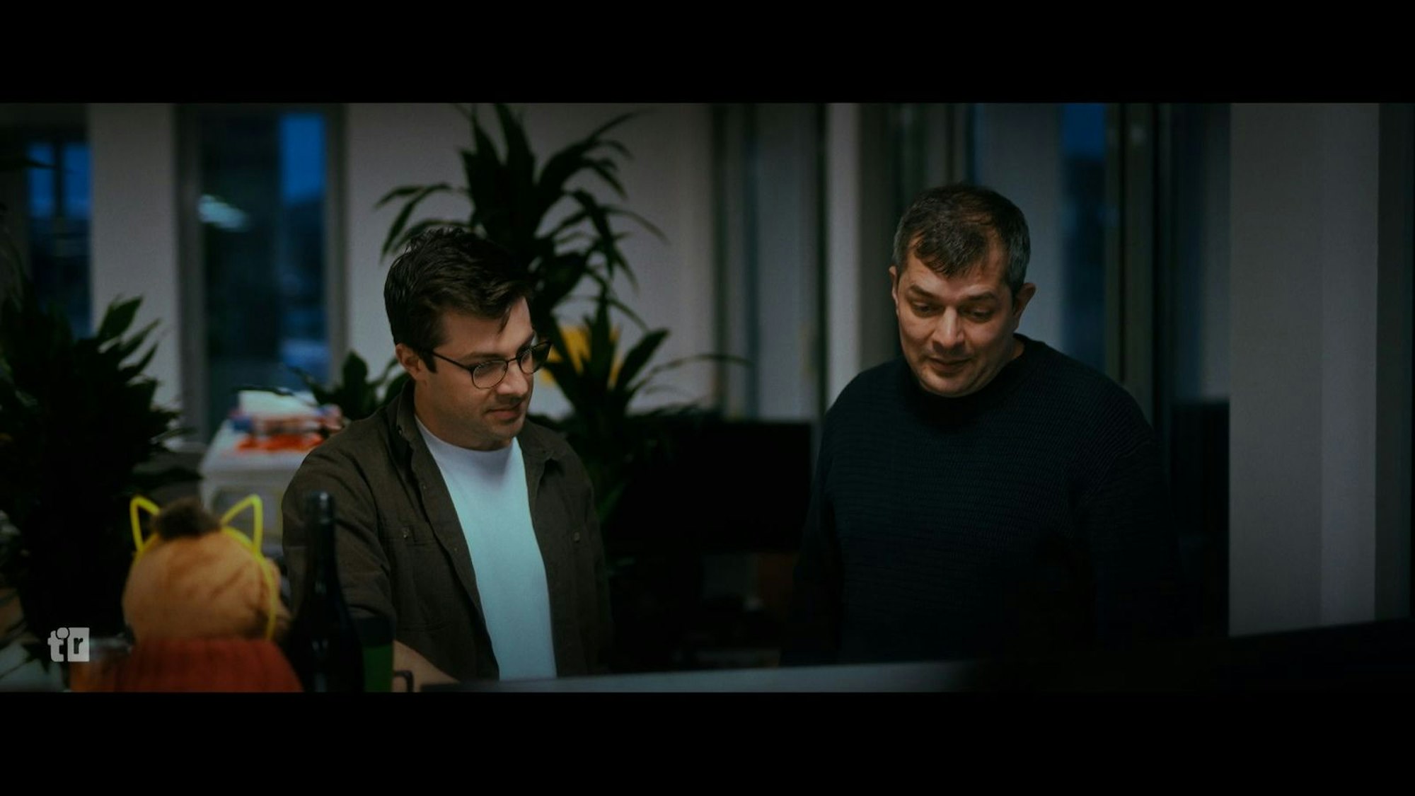 Den Cybersecurity-Experten Harrison Sand (links) und Erlend Leiknes gelang es, hinter die Kulissen des Scams zu blicken. (Bild: BR)