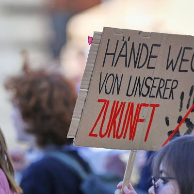 Immer wieder waren zuletzt junge Menschen gegen die Wehrdienst-Pläne der Bundesregierung auf die Straßen gegangen.