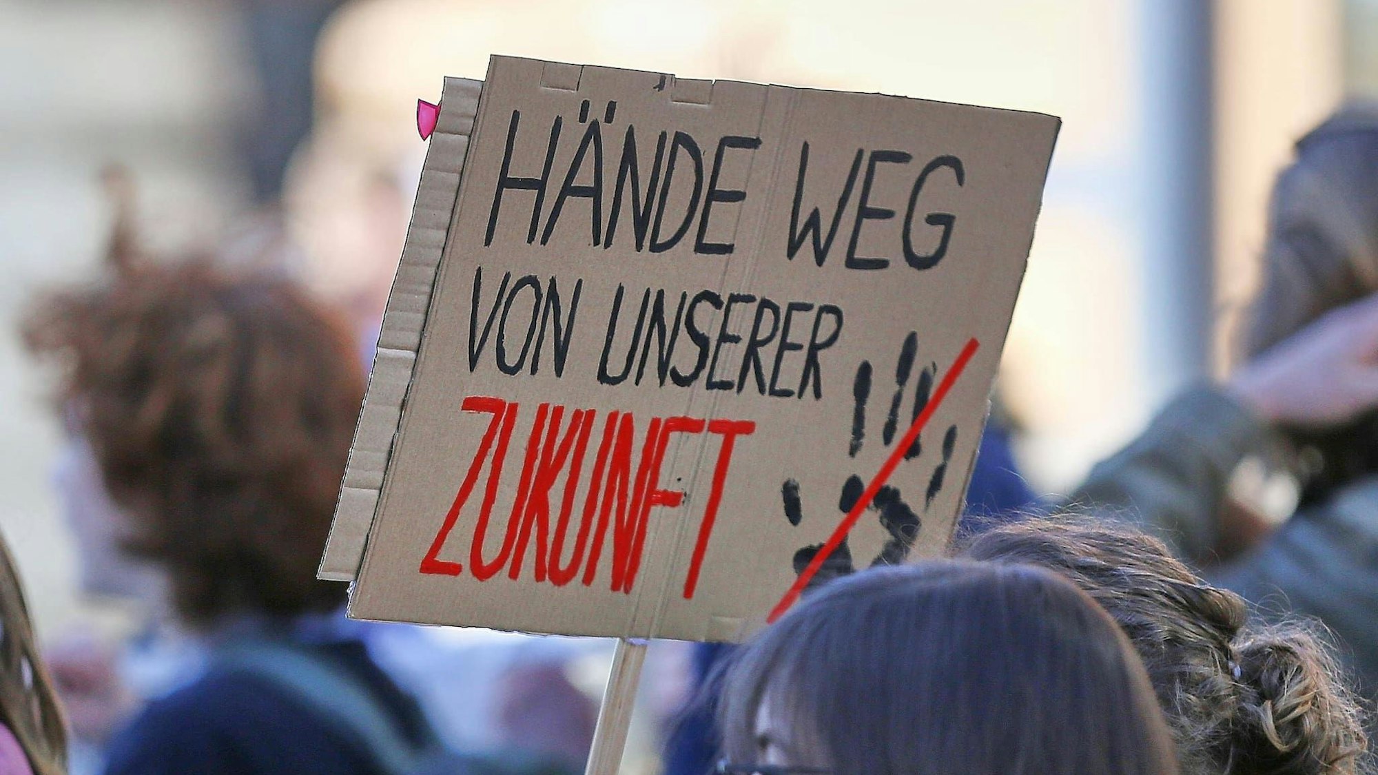 Immer wieder waren zuletzt junge Menschen gegen die Wehrdienst-Pläne der Bundesregierung auf die Straßen gegangen.