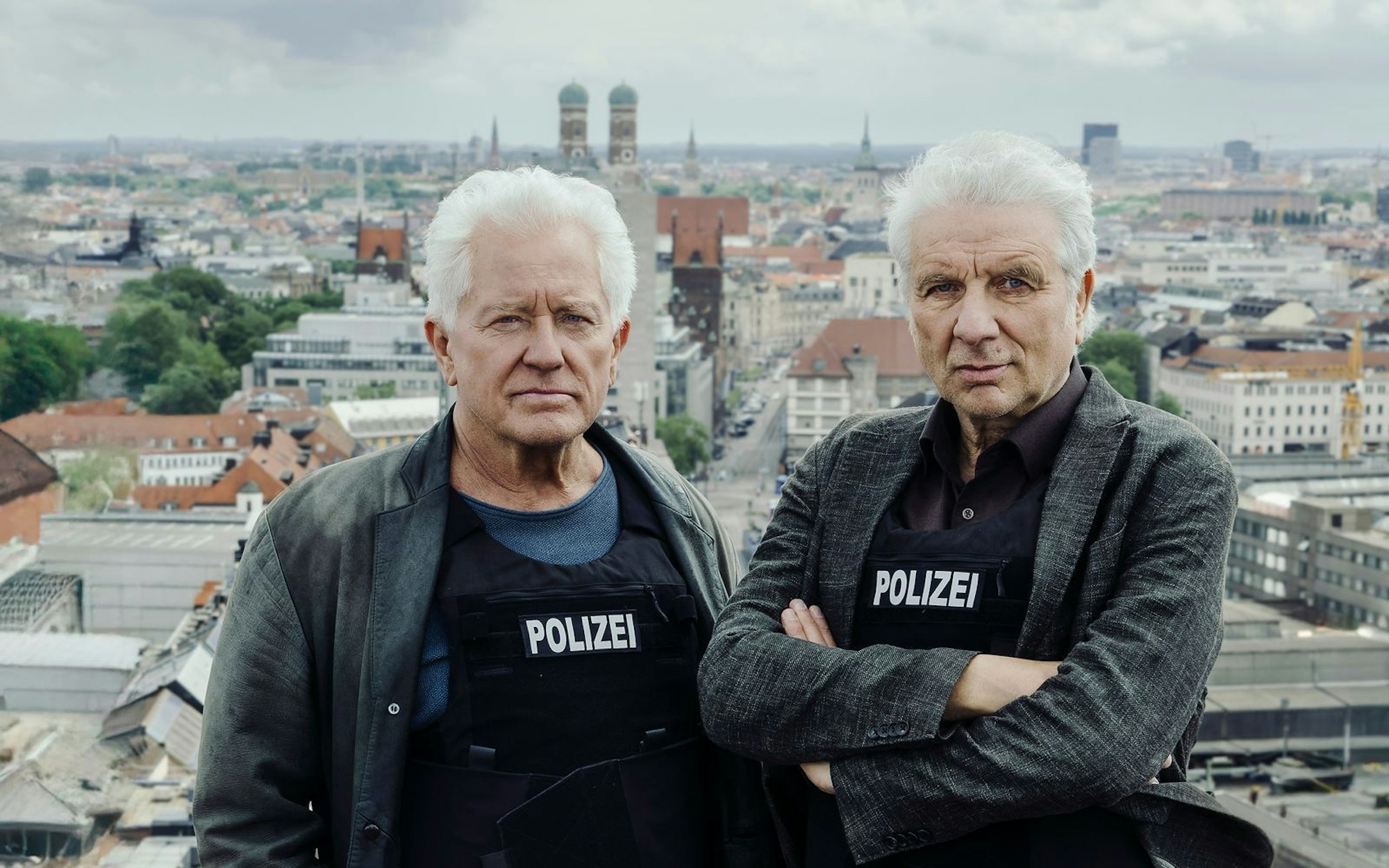 Vier Tage vor ihrem offiziellen Renteneintritt wurden Franz Leitmayr (Udo Wachtveitl, links) und Ivo Batic (Miroslav Nemec) noch einmal mit einem besonders schwierigen Fall konfrontiert. (Bild: BR/NEUESUPER GmbH/Hendrik Heiden)