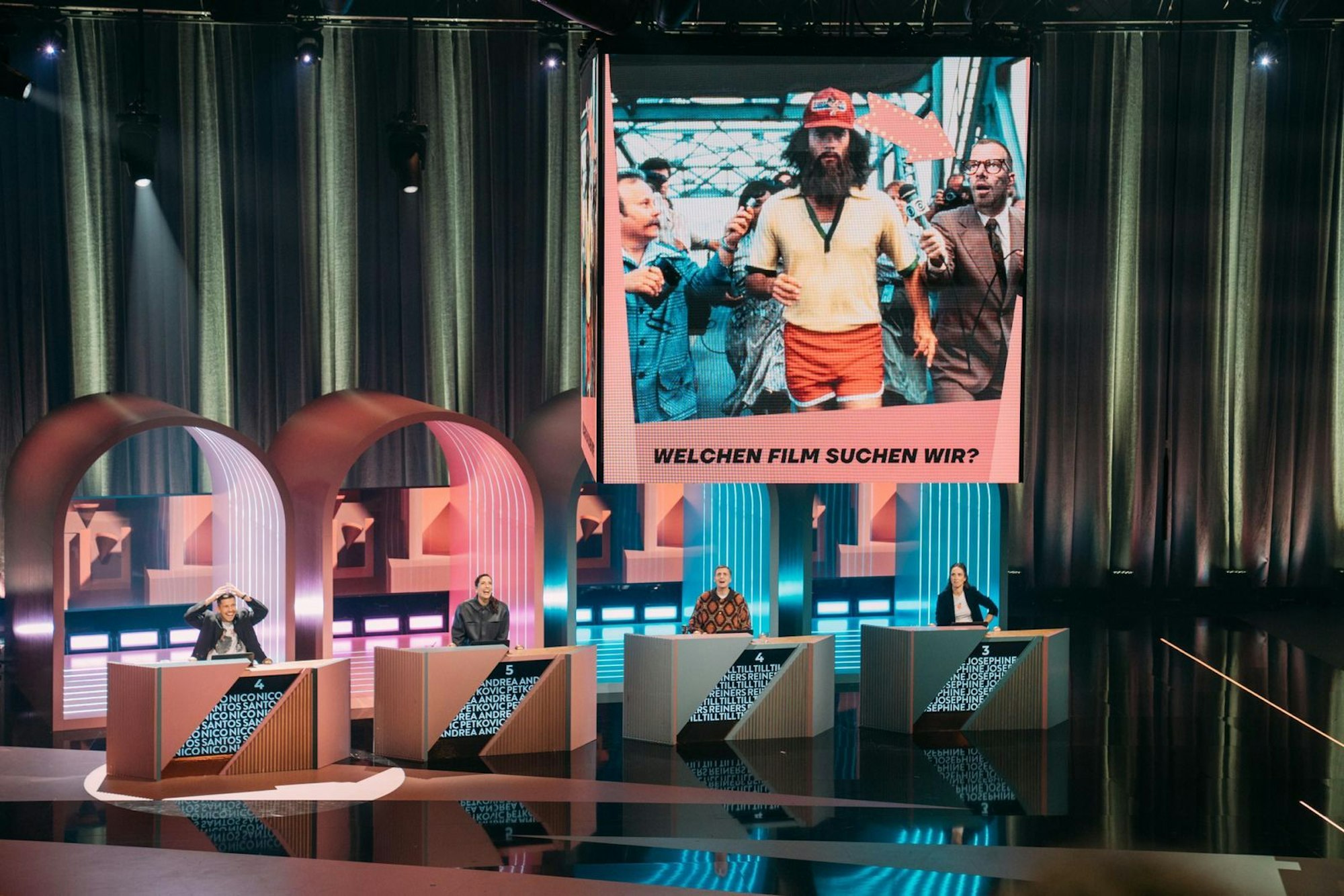 Schon beim Filmquizz „A Star is born“, in der Joko als angeblicher Statist bei Blockbustern zu sehen war, lief's für die Ex-Weltklasse-Tennisspielerin prächtig. (Bild: Joyn / Anna Reuter)