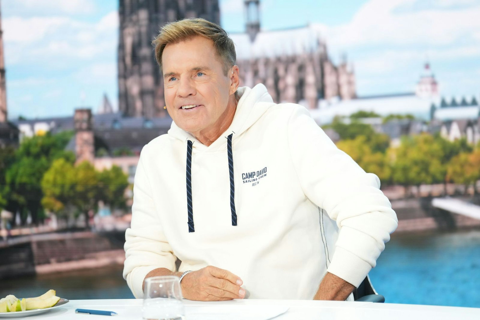 Dieter Bohlen lästert beim DSDS-Auftakt nur ein bisschen. (Bild: RTL / Stefan Gregorowius)