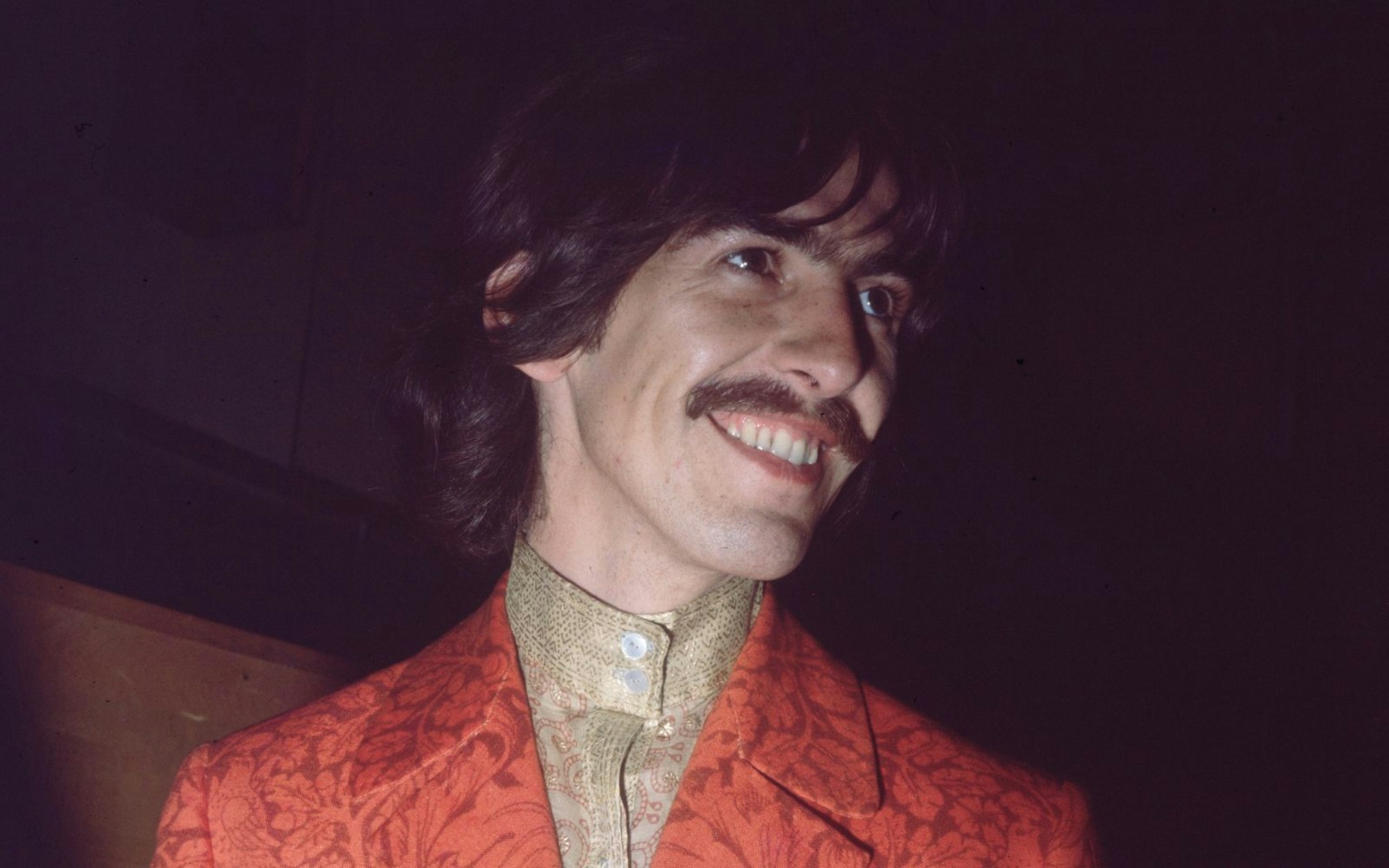 Wäre ohne George Harrison womöglich nicht einer der schönsten Komödien aller Zeitene entstanden? Jedenfalls finanzierte er „Das Leben des Brian“ aus der eigenen Tasche, weil so gerne den Film sehen wollte, wie Komiker Eric Idle verriet. (Bild: John Williams/BIPs/Getty Images)