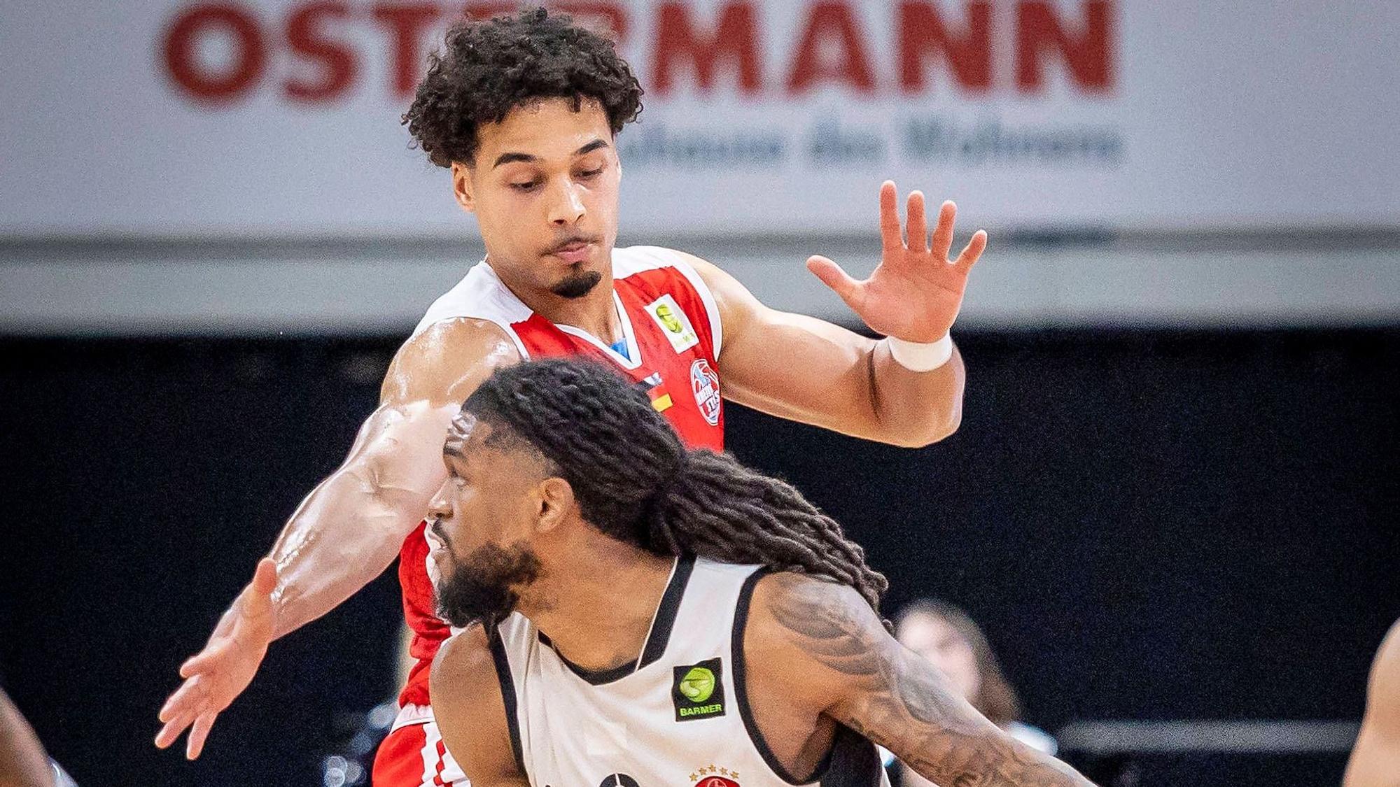 Barmer 2. Basketball Bundesliga ProA: Bayer Giants Leverkusen vs. RheinStars Koeln, 04.04.26 Leverkusen, 04.04.26 - Maximilian Begue RheinStars Köln, 9 und Kobe Langley Bayer Giants Leverkusen, 8 während des Spiels der Barmer 2. Basketball Bundesliga ProA: Bayer Giants Leverkusen vs. RheinStars Koeln in der Ostermann Arena in Leverkusen. *** Barmer 2 Basketball Bundesliga ProA Bayer Giants Leverkusen vs RheinStars Koeln, 04 04 26 Leverkusen, 04 04 26 Maximilian Begue RheinStars Cologne, 9 and Kobe Langley Bayer Giants Leverkusen, 8 during the game of the Barmer 2 Basketball Bundesliga ProA Bayer Giants Leverkusen vs RheinStars Koeln at the Ostermann Arena in Leverkusen Copyright: xBEAUTIFULxSPORTS/LeahxKohringx