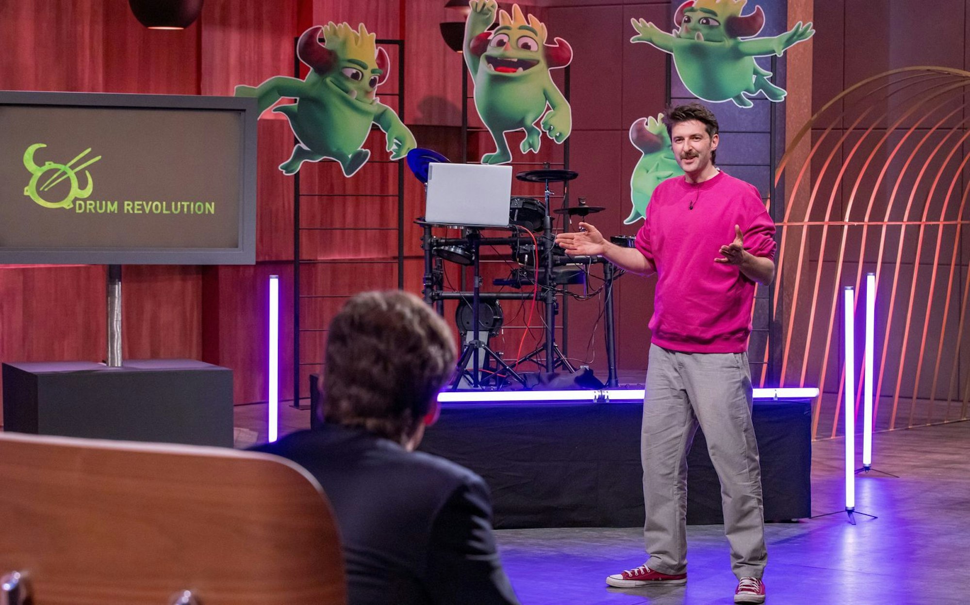 „Drum Revolution“-Gründer Andreas muss in der „Höhle der Löwen“ harte Kritik einstecken. (Bild: RTL / Bernd-Michael Maurer )