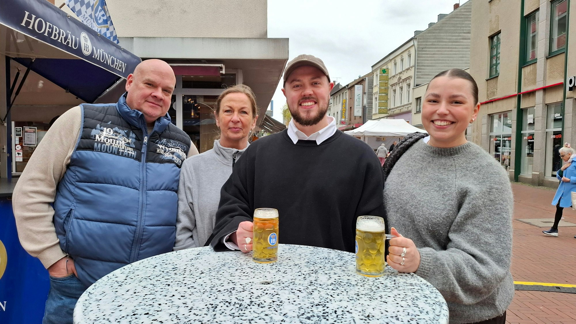 René Uerdinger und seine Familie waren zufrieden mit dem neu gestalteten Markt.