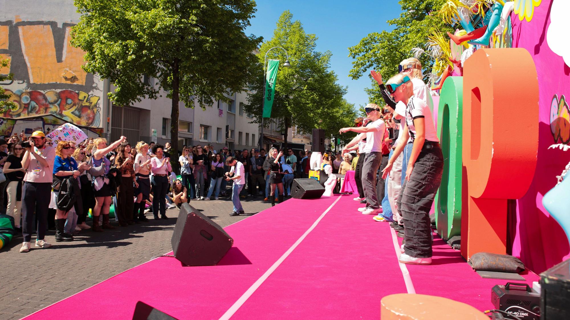 26.04.2025, Köln: Ski Aggu Lookaloke Contest.c/o Pop Strassenfest 2025 auf der Venloer strasse. Foto:Dirk Borm