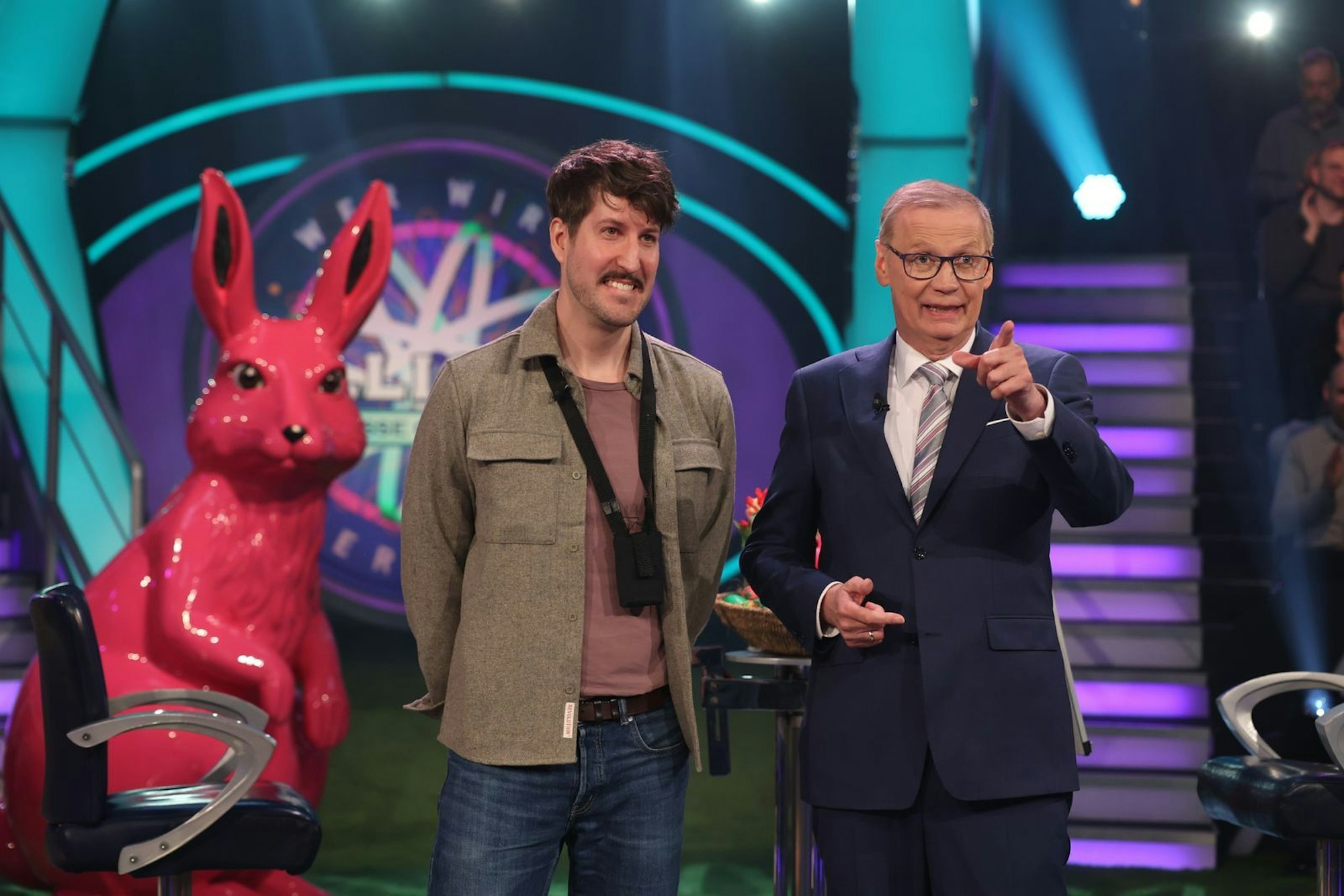 Alexander Brandls Schwiegereltern hätten ihren Sohn und ihn gern aus dem Haus, um wieder mehr Platz zu haben. Dabei soll der WWM-Gewinn helfen. (Bild: RTL / Ralf Juergens)