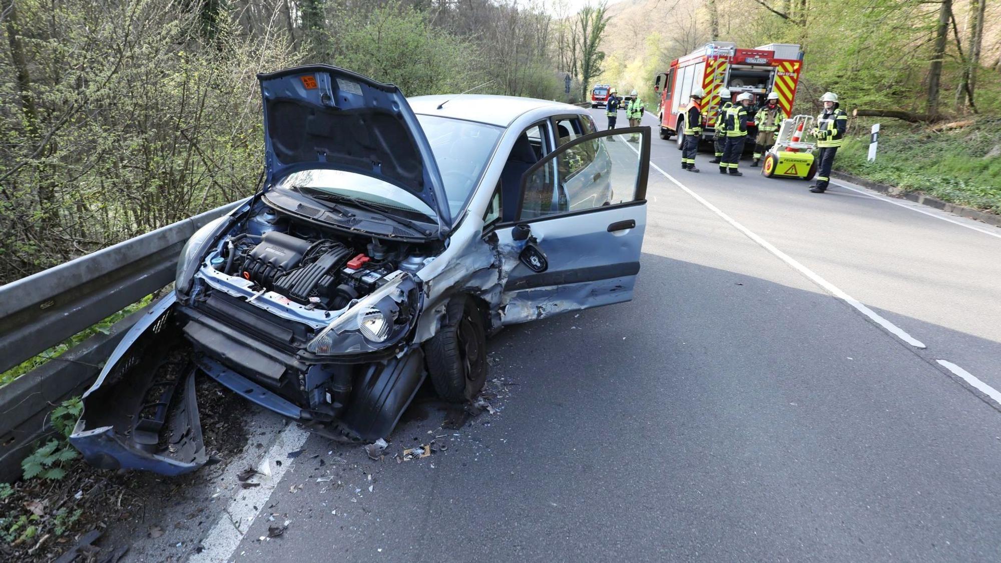 Zwei Autos stießen auf der L331 bei Königswinter zusammen. Dabei wurden vier Personen verletzt.