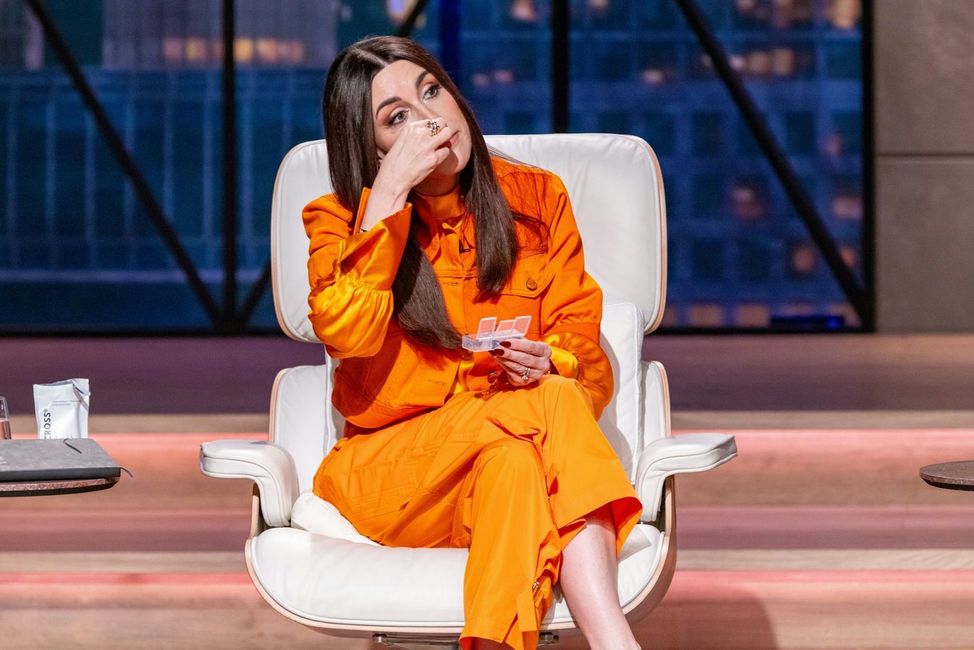 Kein Fan der Naseneinsätze ist Judith Williams. „Es ist echt unbequem“, mault sie. (Bild: RTL / Bernd-Michael Maurer )