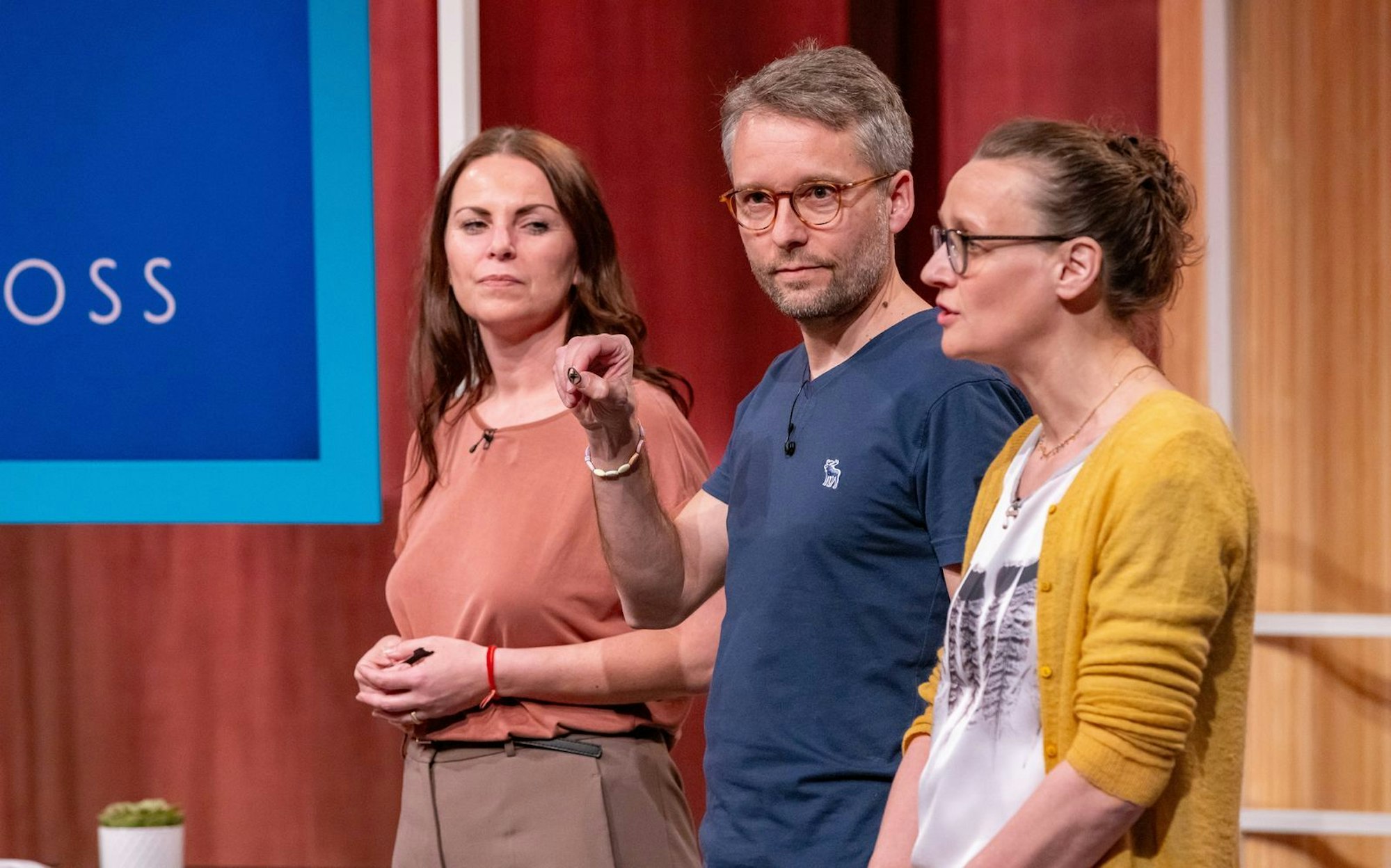 Ein winziger Einsatz für die Nase, der das Leben deutlich erleichtern soll: Der Erfinder von „Venticross“ stellt in der VOX-Gründershow ein Hilfsmittel aus medizinischem Silikon vor. (Bild: RTL / Bernd-Michael Maurer )