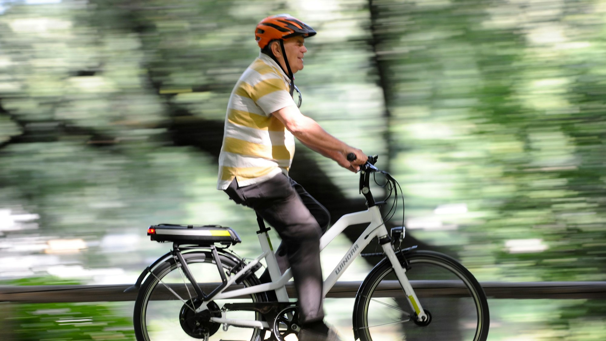 Alle Kölnerinnen und Kölner ab 65 Jahren können das Angebot nutzen. (Symbolbild)