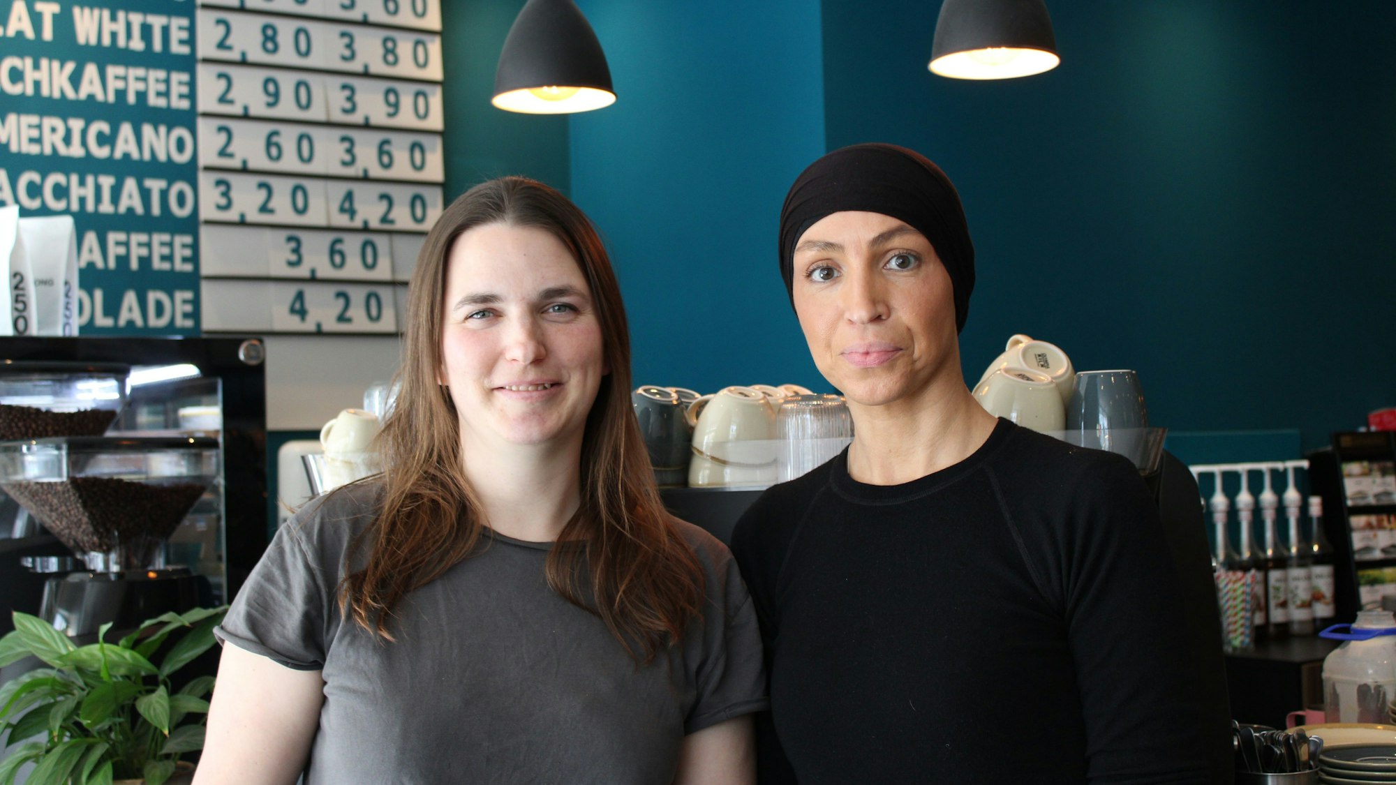 Linda Roetz (34) und Kati Janeski (45) haben das „Käffchen“ vor etwa einem Jahr gemeinsam eröffnet.