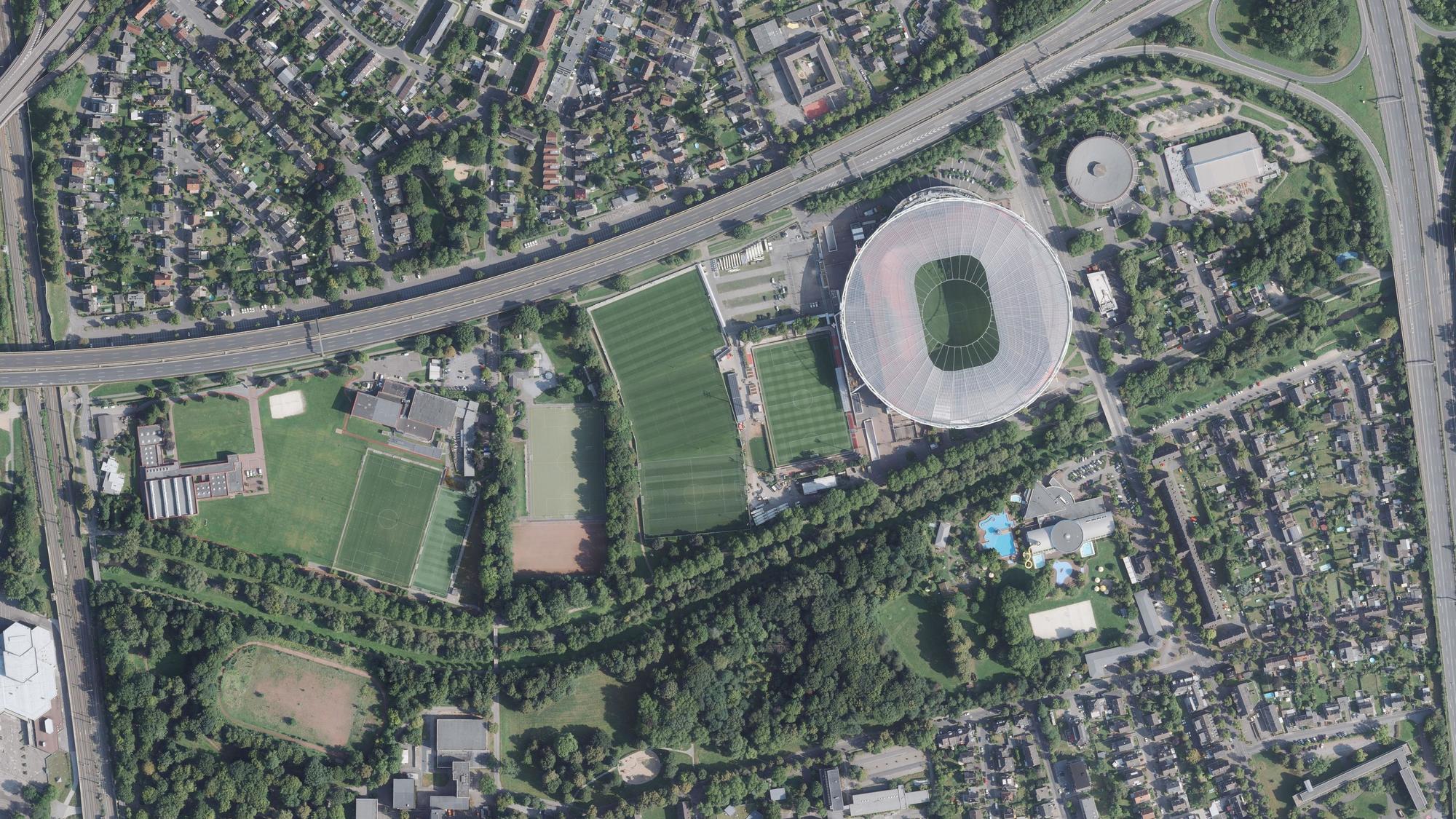 Luftbild vom Sportpark in Leverkusen mit der Bay-Arena Foto: Geobasis NRW