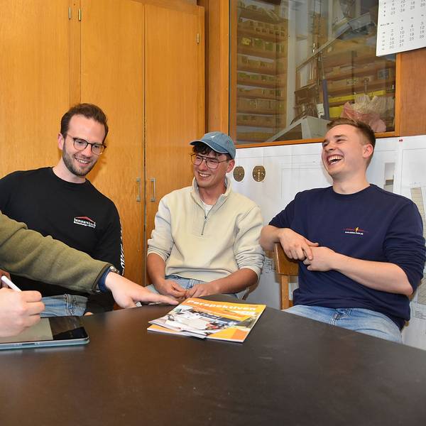 Die jungen Netzwerker beim zwanglosen Austausch (von links): Benedikt Förtsch, Alexander Köhler, Leon Eiteneuer (aus Morsbach) und Nils Heim (alle anderen aus Waldbröl).