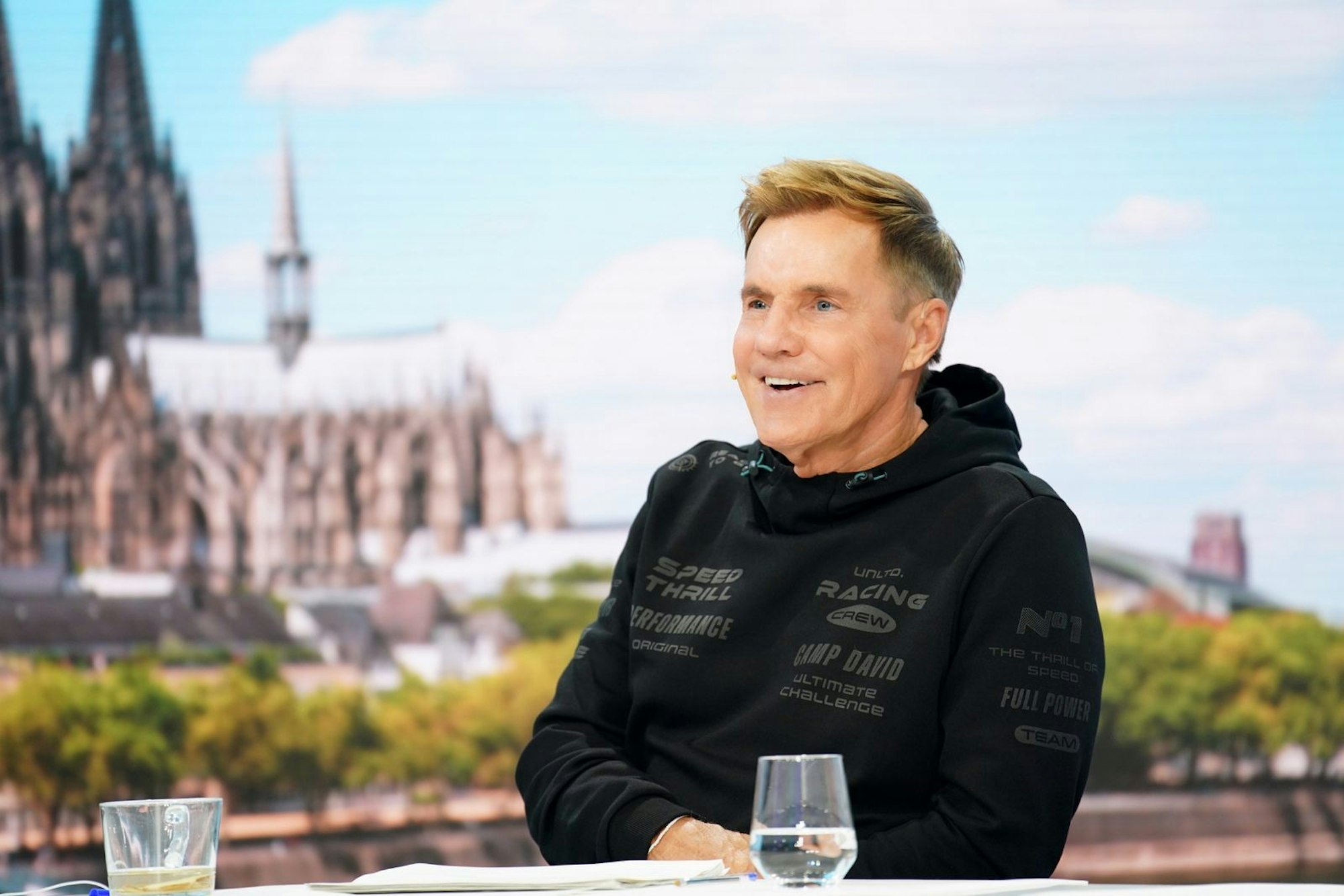 Leg dich nicht mit dem Pop-Titan an! Bei DSDS (RTL) raunzte Dieter Bohlen (Bild) seinem neuen Jury-Mitglied Bushido einen Fluch zu. (Bild: RTL / Stefan Gregorowius)