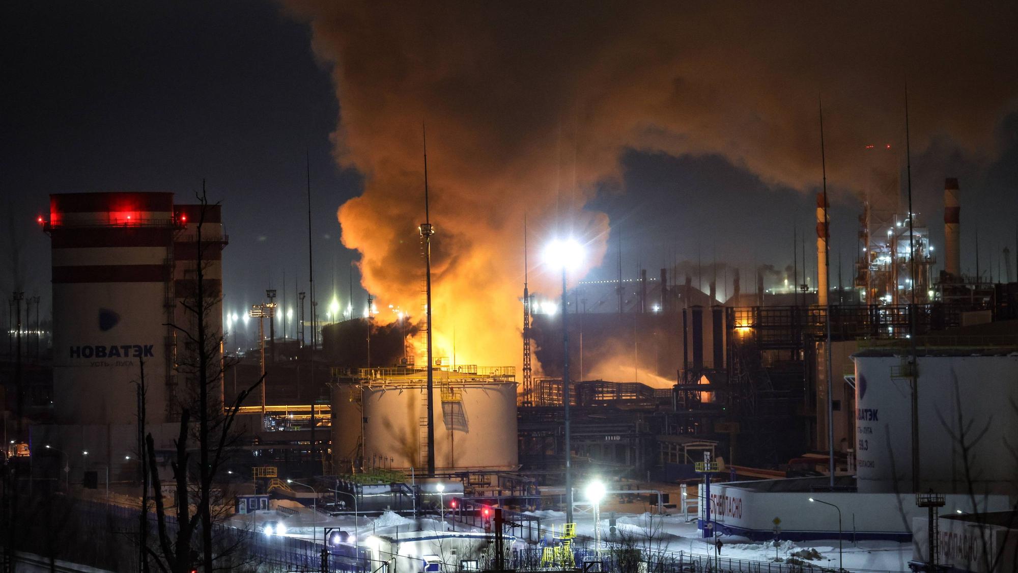 Die Ukraine hat den russischen Ölhafen Ust-Luga bereits mehrfach angegriffen. Das Foto zeigt einen Brand im Januar 2024.