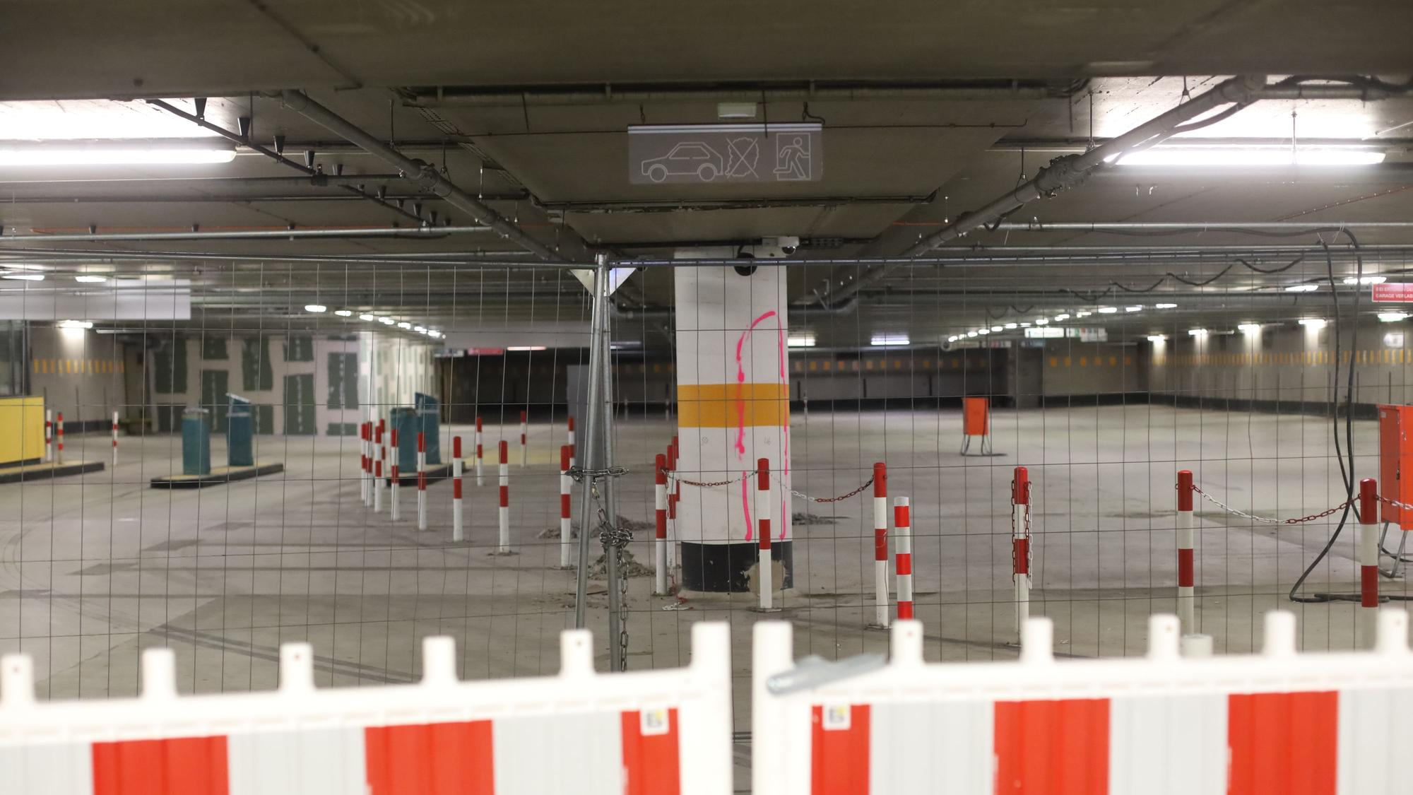 Die teils gesperrte Tiefgarage am Dom.