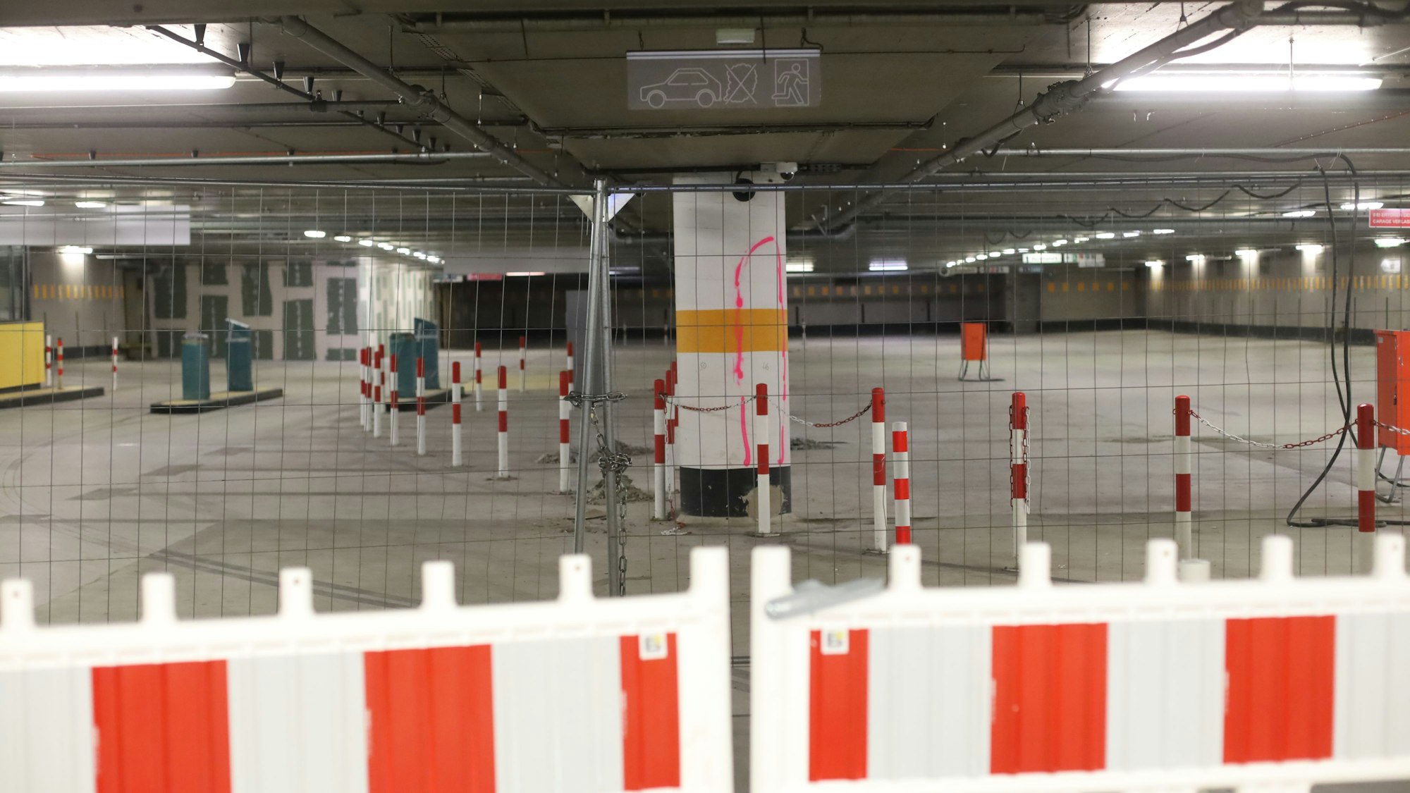 Stützpfeiler in der Tiefgarage.