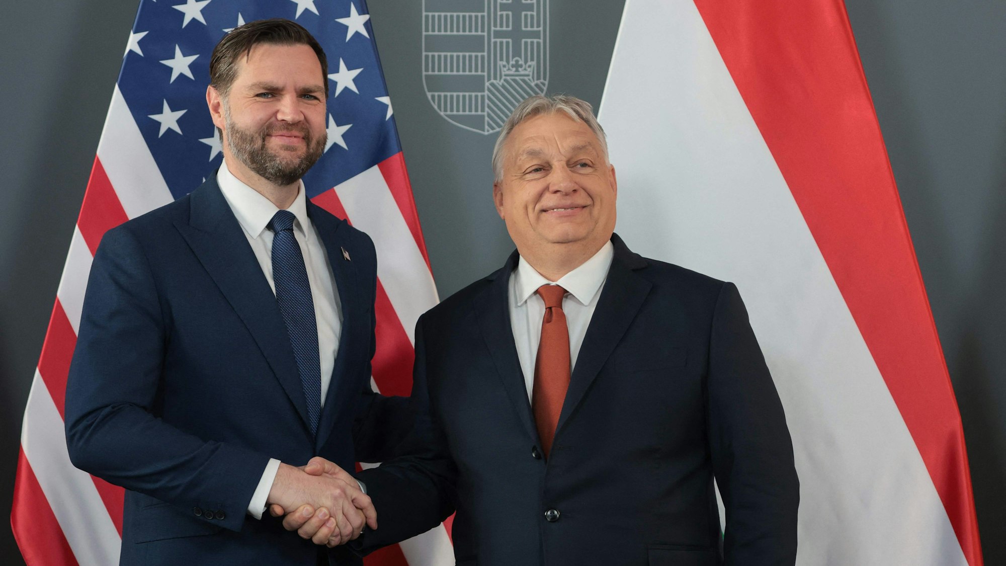 US-Vizepräsident JD Vance zusammen mit Viktor Orbán in Budapest.