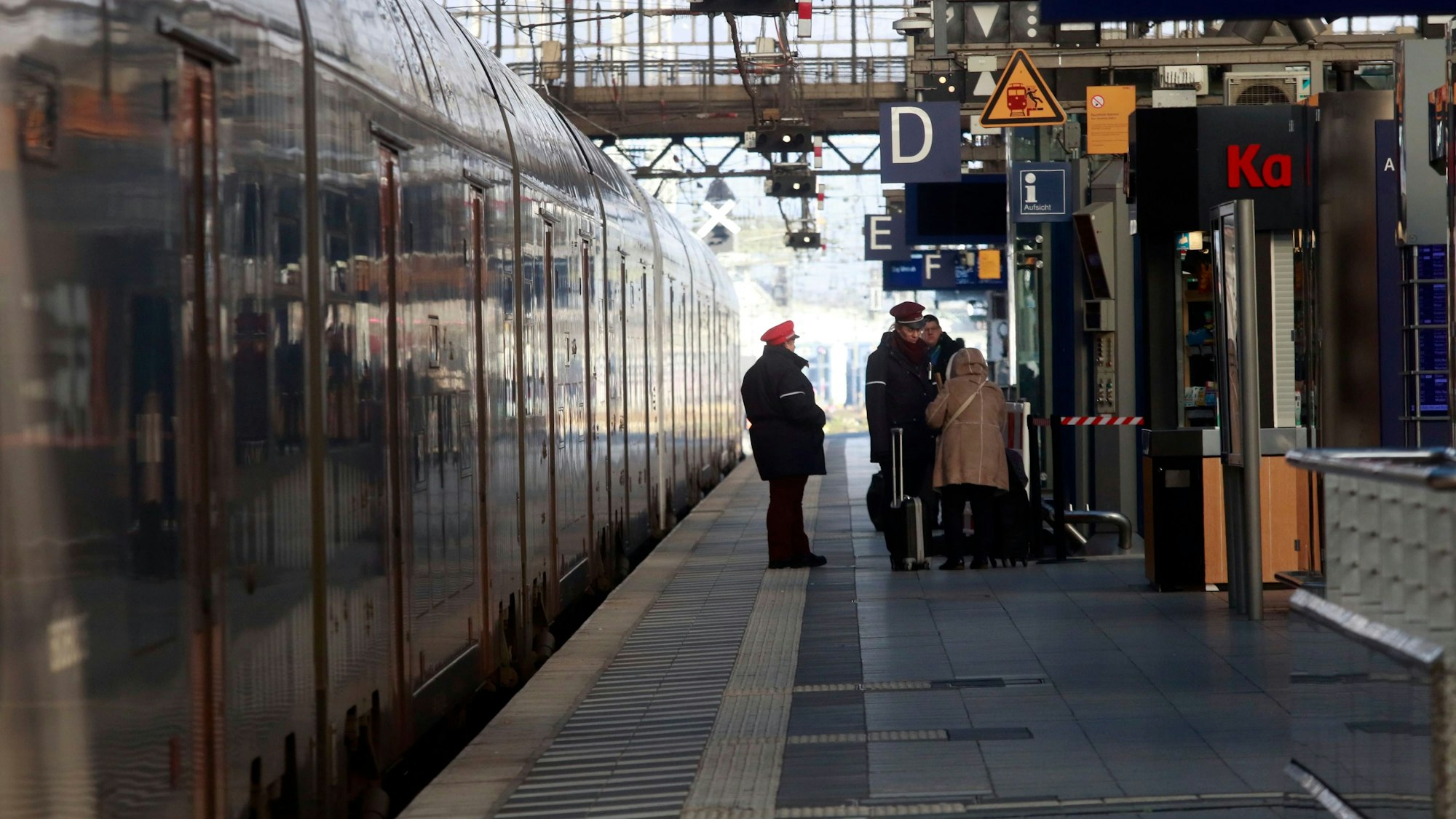 Einige Zugverbindungen über Köln fallen aus. (Archivfoto)