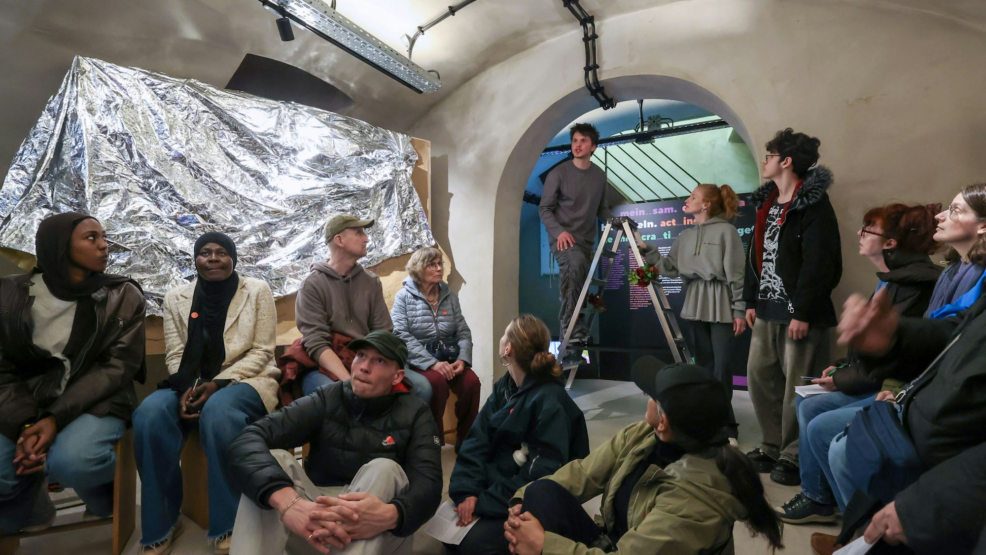 Der Spaziergang macht auch im NS-Dokumentationszentrum Halt.