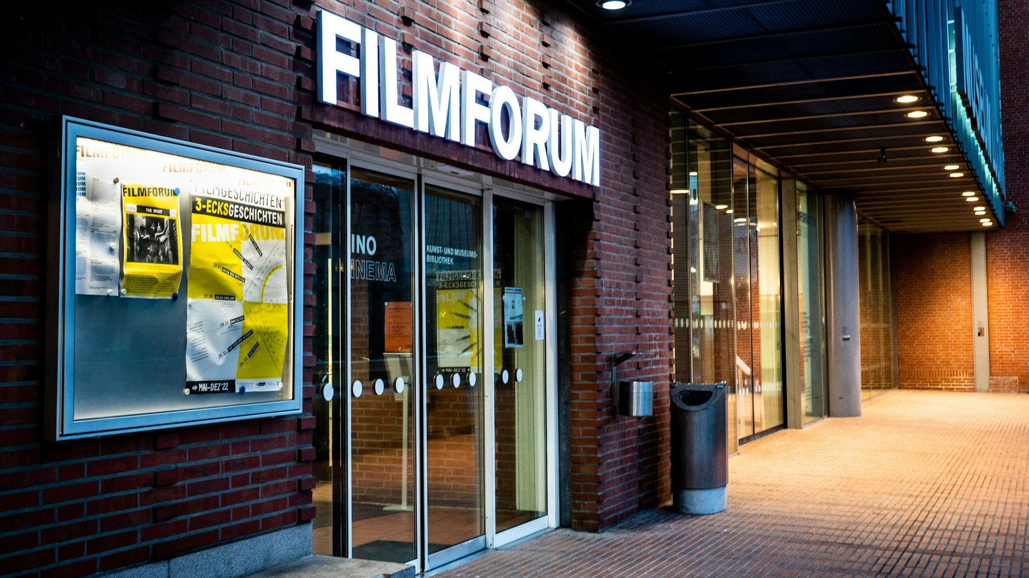 Eingang zum Filmforum im Museum Ludwig