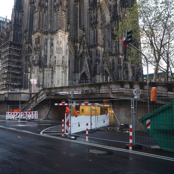 Die Einfahrt in die sanierungsbedürftige Tiefgarage am Dom.