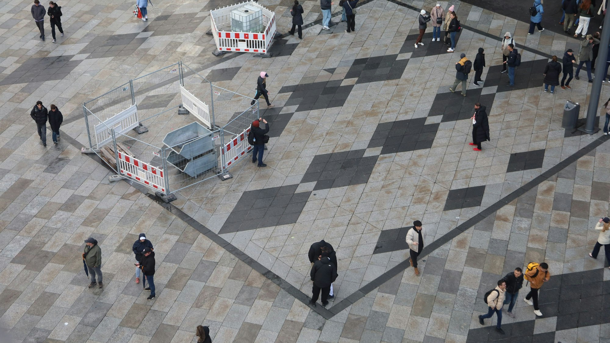 Die teils gesperrte Domplatte im Vorjahr.