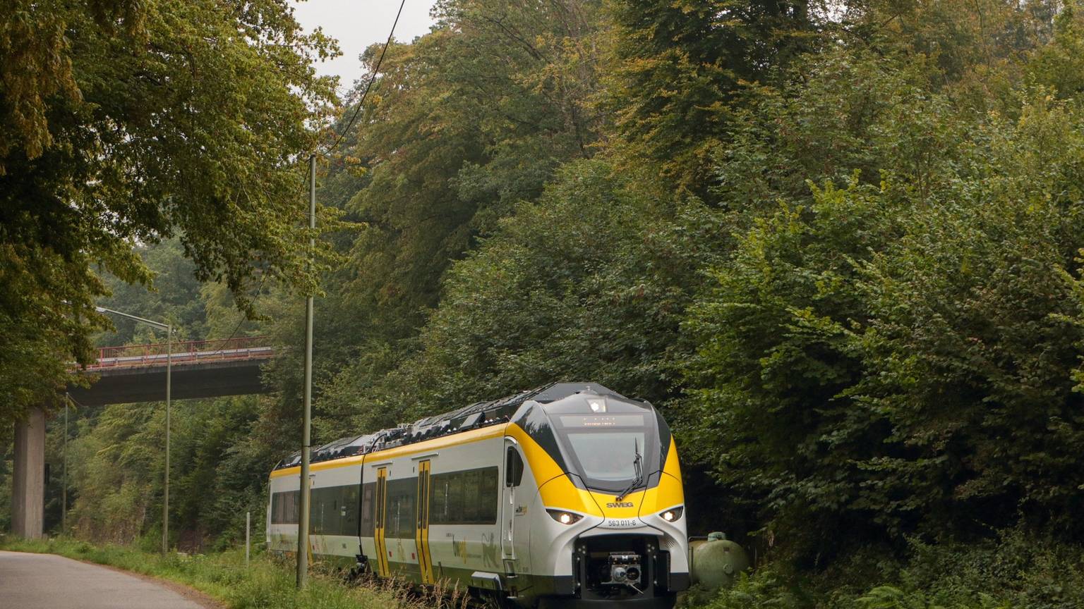 Am Bahnhof Windeck-Au ist dieser Tage immer mal wieder ein ganz besonderer Zug zu sehen, der Mireo Plus B, batteriebetriebene Triebwagen von Siemens Mobility. Sie fahren im Testbetrieb im Rahmen eines Pilotprojekts.