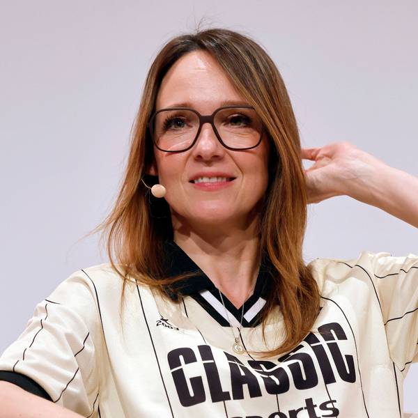 Komikerin Carolin Kebekus im März bei der Veranstaltung „Köln eine gute Idee“ bei der Lit.Cologne 2026 in der Kölner Flora. (Archivbild)