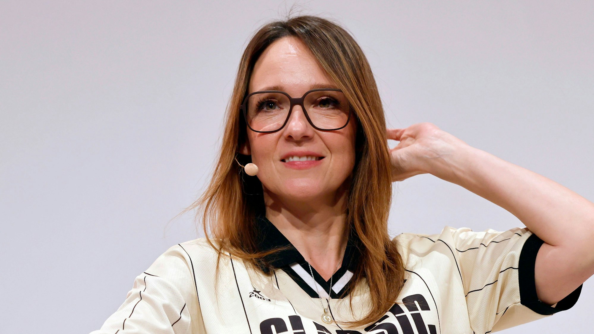 Komikerin Carolin Kebekus im März bei der Veranstaltung „Köln eine gute Idee“ bei der Lit.Cologne 2026 in der Kölner Flora. (Archivbild)