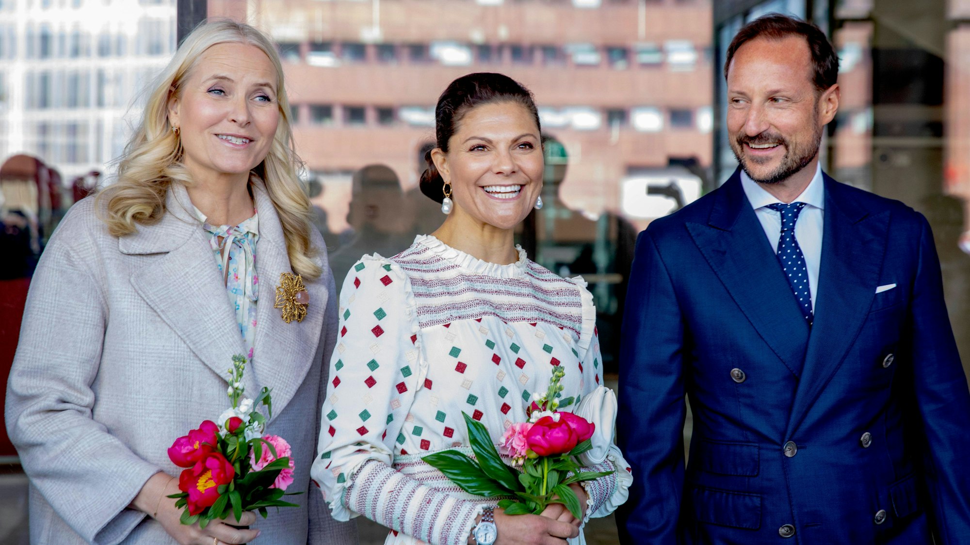 Kronprinz Haakon und Kronprinzessin Mette-Marit besuchen gemeinsam mit Kronprinzessin Victoria das Kulturhuset in Stockholm während eines offiziellen Schweden-Besuchs im Mai 2022.