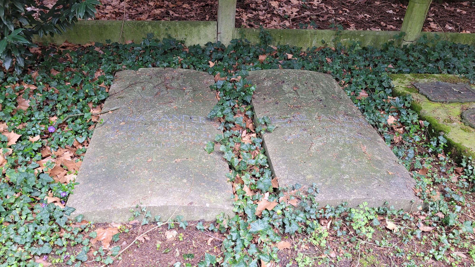 Die Grabstätte von Richard und Anna Zanders.