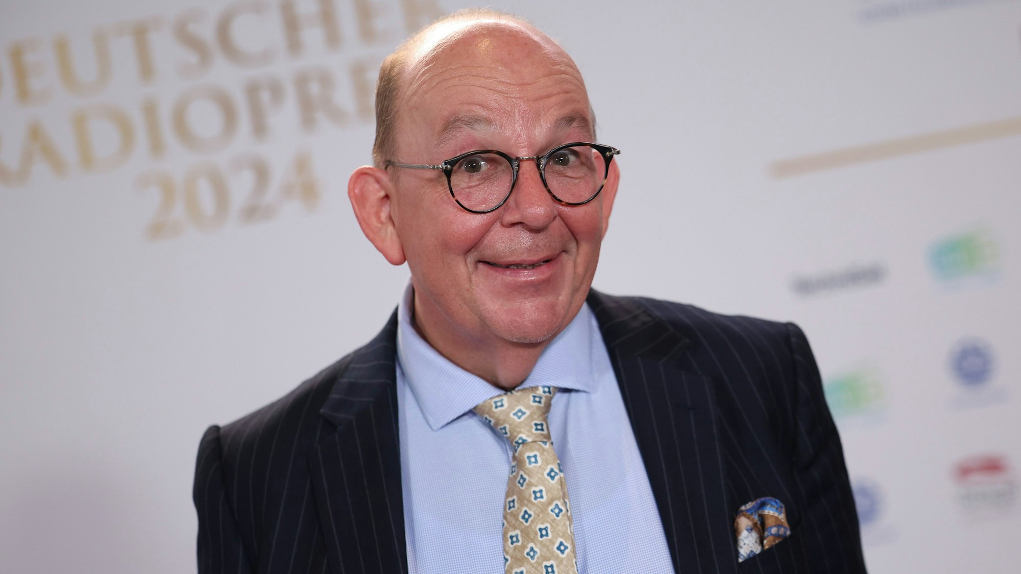 Denis Scheck, Literaturkritiker und Übersetzer, kommt zur 15. Verleihung des Deutschen Radiopreises im Stage Theater Neue Flora.